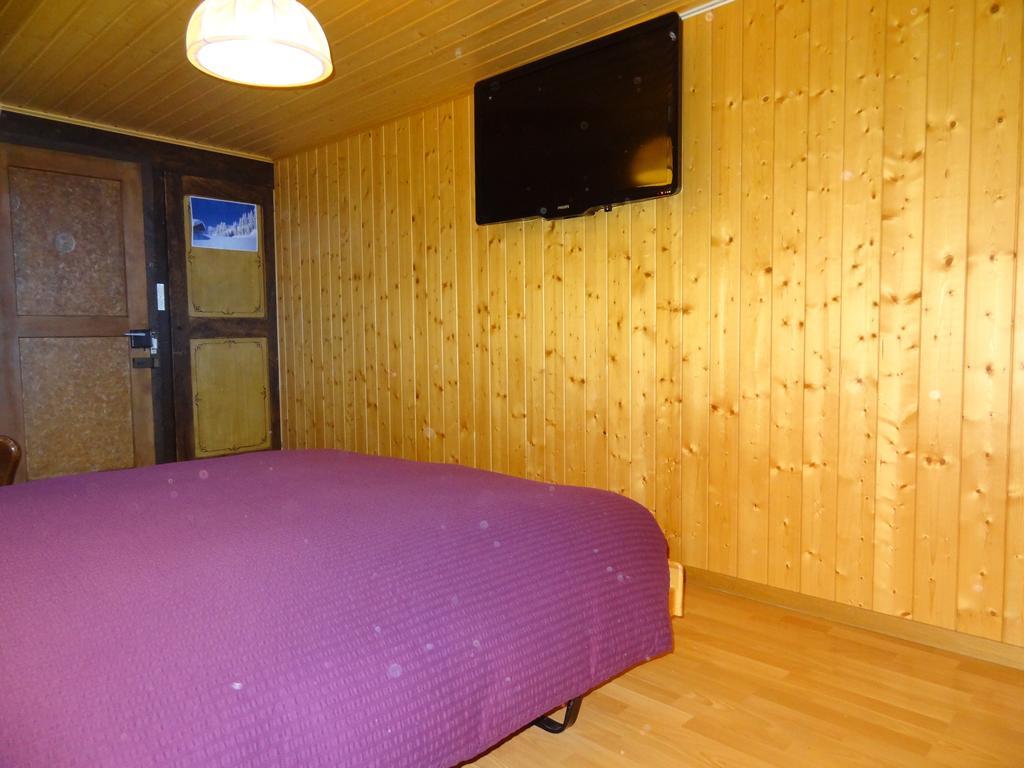 Helvetia Bed and Breakfast Troistorrents Rum bild