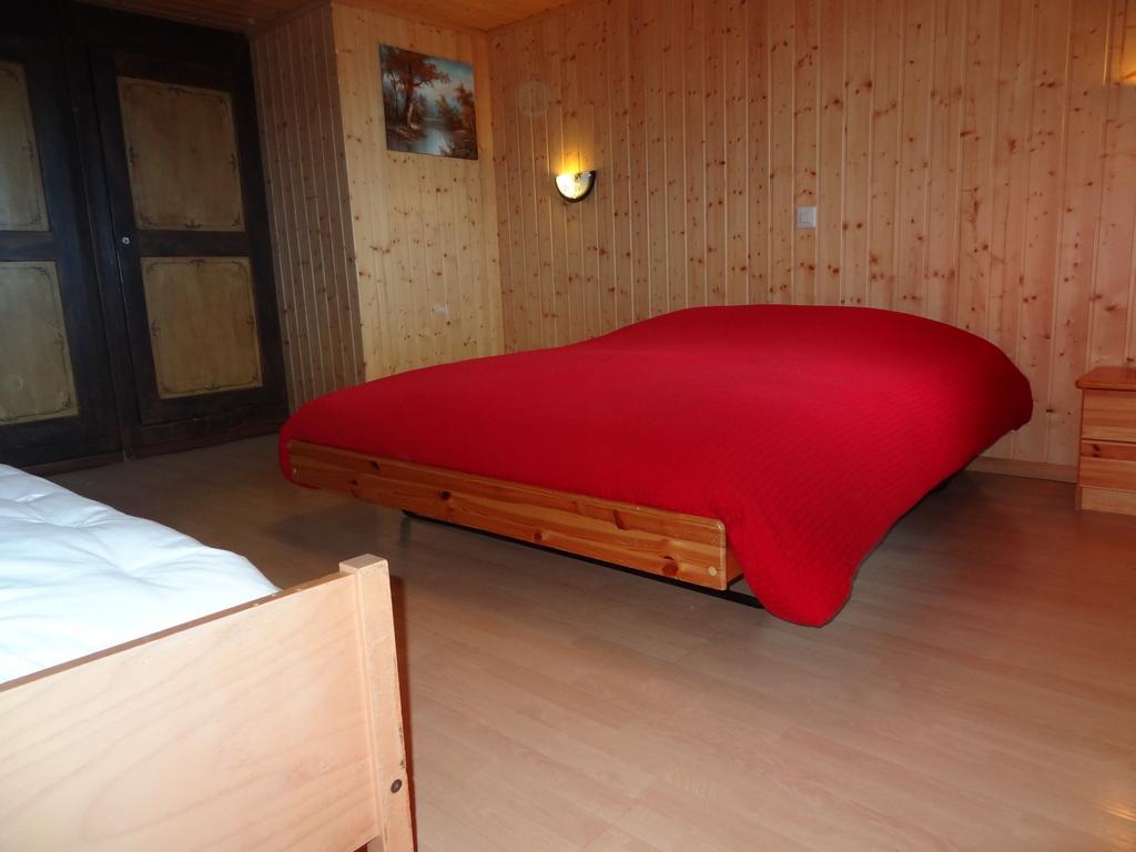 Helvetia Bed and Breakfast Troistorrents Rum bild